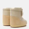 Bottes en daim beige Icon Strap Moon Boot X Vandythepink®